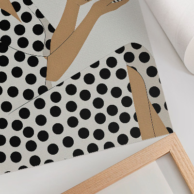 Poster Eine Frau in einem erbsenfarbenen Kleid, die einen geometrischen Becher hält
