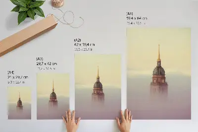 Wandposter Turm im Nebel in zarten Farben mit friedvoller Komposition
