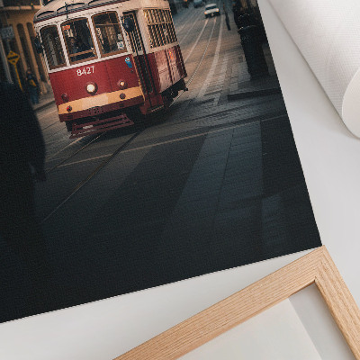 Poster Eine Straßenbahn inmitten der historischen Architektur der Stadt
