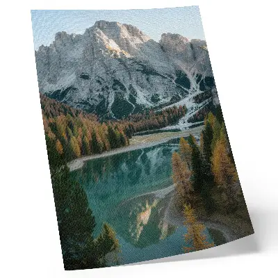 Wandposter mit Motiv von Bergen, Wald, See, Spiegelungen und bunten Bäumen