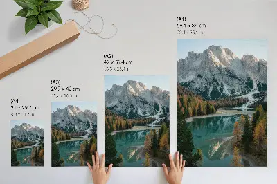 Wandposter mit Motiv von Bergen, Wald, See, Spiegelungen und bunten Bäumen