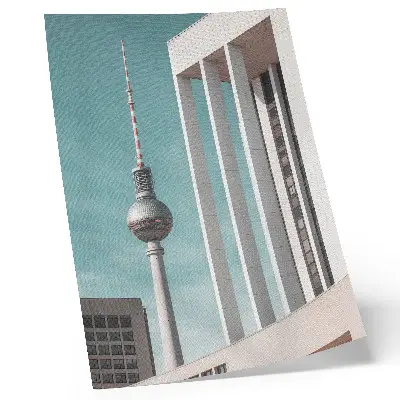Poster minimalistischer Turm mit modernen Gebäuden unter blauem Himmel