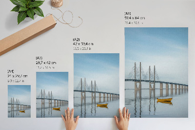 Kunstdruck leinwand Eine Brücke zwischen Himmel und Wasser mit einem gelben Boot