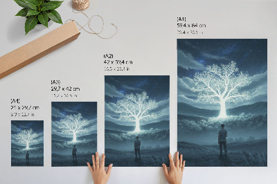 Wandposter Ein magischer Baum vor dem Hintergrund einer nächtlichen Landschaft.