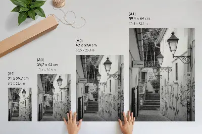 Wandposter schwarz-weißes Motiv mit Straße, Graffiti und Straßenlaternen