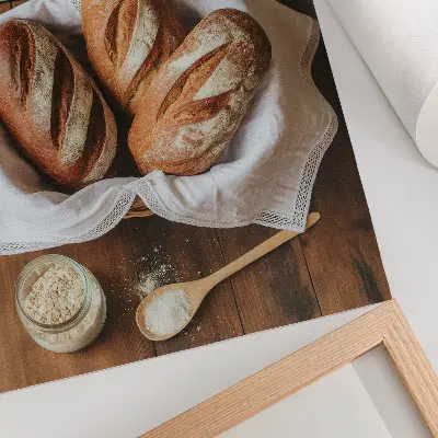 Kunstdruck auf Leinwand Brotkorbwaage auf einer Holzoberfläche