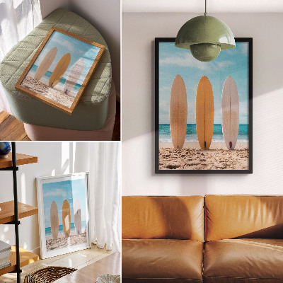 Wandposter Surfbretter am Strand unter blauem Himmel