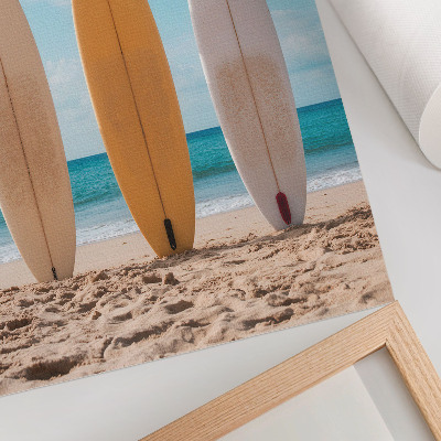 Wandposter Surfbretter am Strand unter blauem Himmel