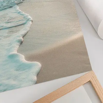 Kunstdruck auf Leinwand sanfte Wellen am Sandstrand für eine ruhige Atmosphäre