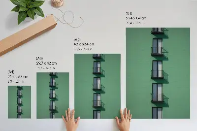 Wandposter grüne Fassade mit Fenstern, Balkonen und Schattenwurf im modernen Stil