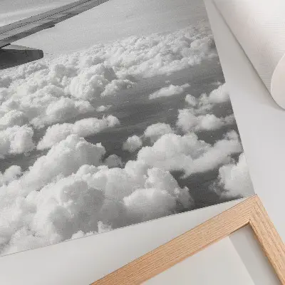 Kunstdruck auf Leinwand Flugzeugflügel über den Wolken im Schwarz-Weiß-Stil