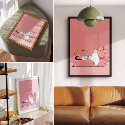 Wandposter Friedliche Entspannungsszene, Frau auf einem rosa Sofa