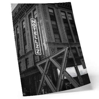 Wandposter Schwarz-weiße Architektur mit Neonlichtern vom Hotel