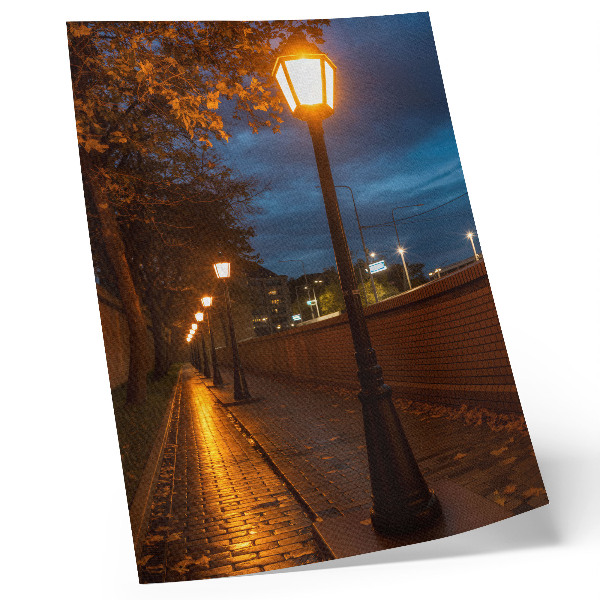 Poster Nachts leuchten die Laternen in den Gassen warm und friedlich.