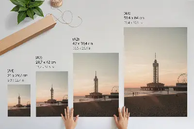 Wandposter Strandturm mit pastellfarbenem Himmel und Rundumblick