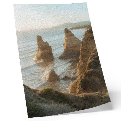 Wandposter Felsenklippen bei Sonnenuntergang am Meer
