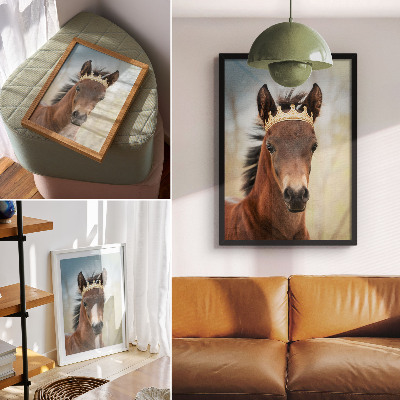 Poster Ein Pferd mit Krone vor neutralem Hintergrund