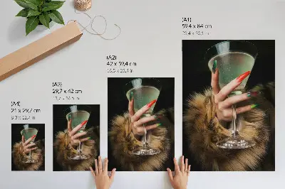 Wandposter Hand mit farbigen Nägeln im Glasfell-Design