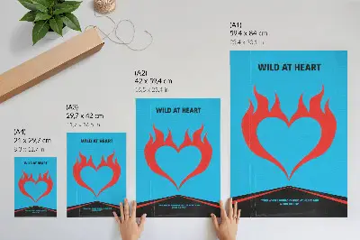 Wandposter mit roten Flammen und einem Herz auf blauem Hintergrund im modernen Design