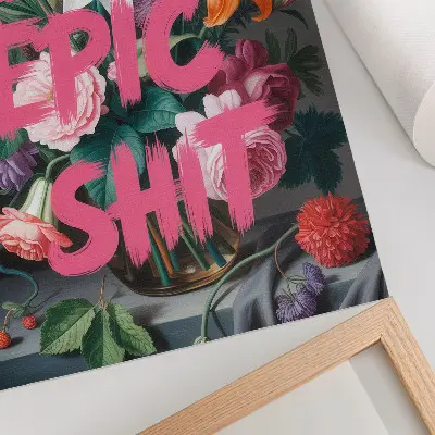 Poster mit rosa Schriftzug auf einem Hintergrund aus bunten Blumen
