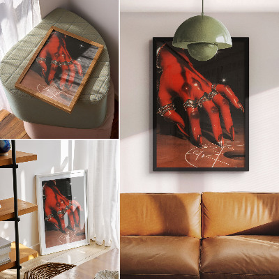 Poster Rote Hand mit Ringen vor einem Hintergrund aus Symbolen