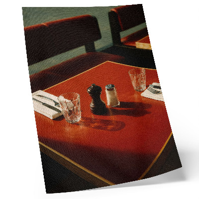 Kunstdruck leinwand Ein Tisch in einem Restaurant mit Gewürzen und Gläsern