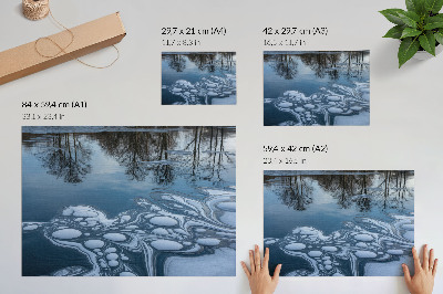 Poster Eis auf dem See, Spiegelungen der Bäume, Blautöne