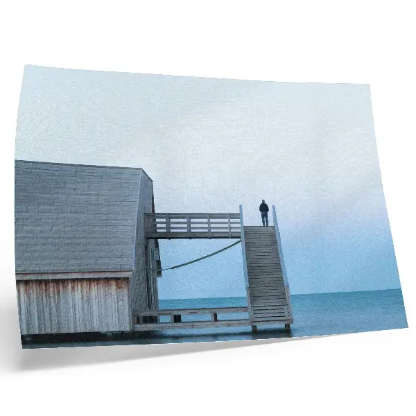Kunstdruck Poster Minimalismus mit einer Person auf einer Treppe in der Architektur