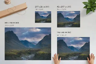 Poster Berge in den Wolken mit blauem Himmel in natürlicher Optik