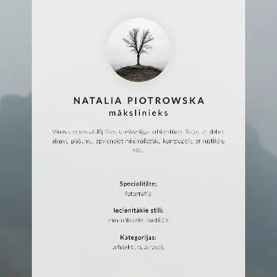 Poster minimalistisches Winterhaus vor einer Schneekulisse