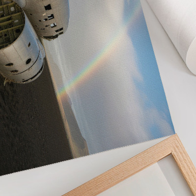 Poster Ein Flugzeugwrack aus Metall vor dem Hintergrund eines Regenbogens.
