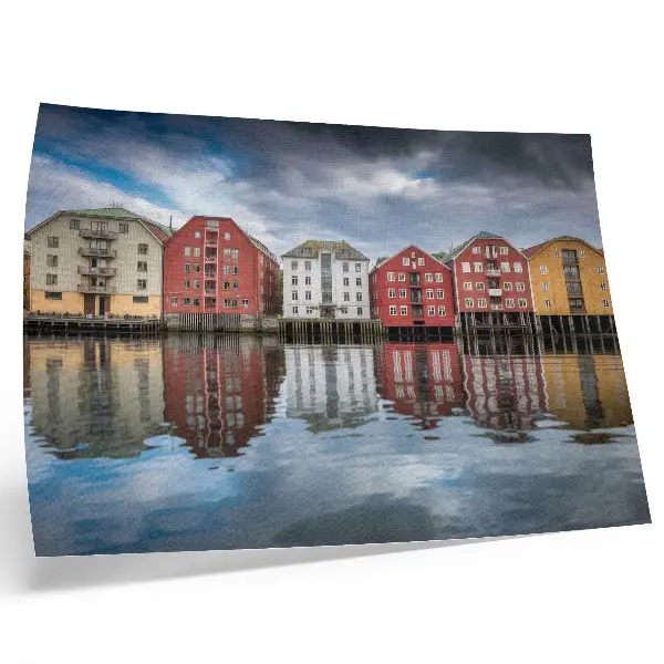 Kunstdruck farbenfrohe Gebäude am Wasser in harmonischer Komposition