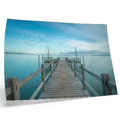 Kunstdruck Brücke über den See in Blau für Frieden und Einfachheit