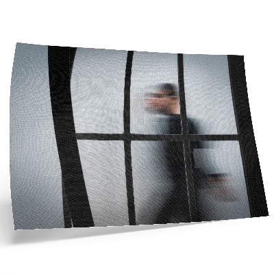 Poster Schwarze Silhouette hinter einem Glasrahmen, grauer Minimalismus
