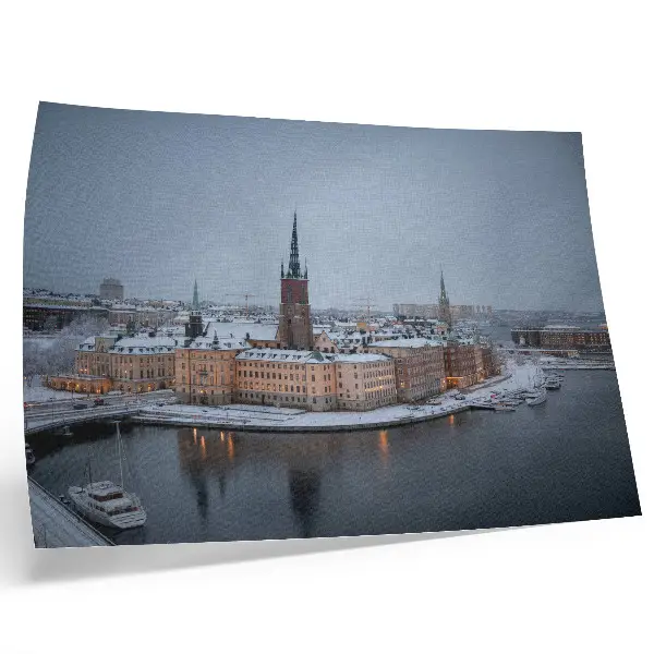 Kunstdruck Poster Winterstadt mit malerischer Architektur und Harmonie
