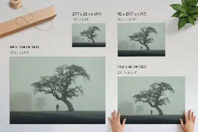 Kunstdruck Poster einsamer Baum im Nebel mit dunkler Silhouette
