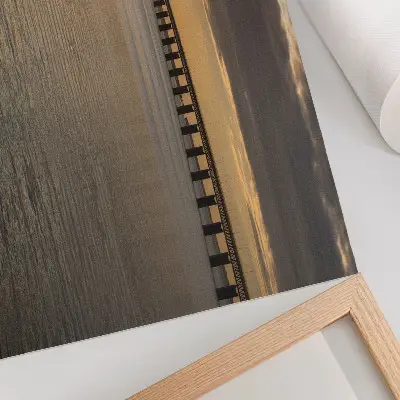 Kunstdruck eine Brücke am Horizont im Sonnenschein