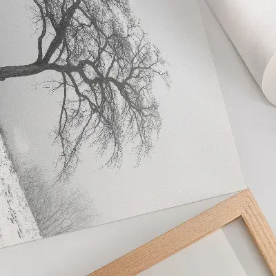 Poster mit Motiv einsamer Baum für winterlichen Minimalismus und Harmonie