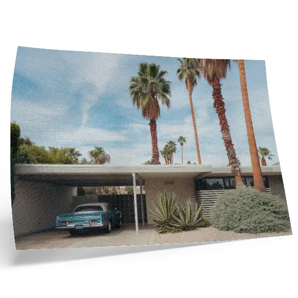 Kunstdruck Poster mit exotischen Palmen, modernem Haus und Oldtimer