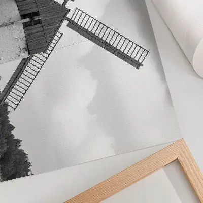 Poster schwarz-weiße Windmühle auf einem Feld mit Pferden