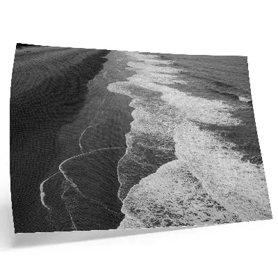 Kunstdruck Poster schwarze und weiße Wellen mit weichem Sand an einem ruhigen Strand