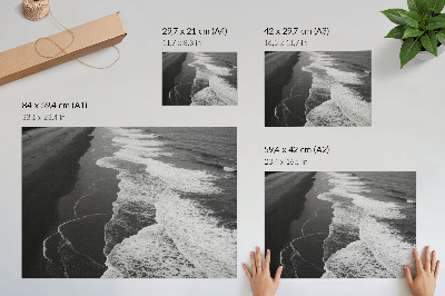 Kunstdruck poster Schwarze und weiße Wellen, weicher Sand, ruhiger Strand