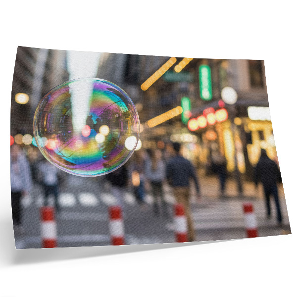 Kunstdruck poster Eine lebhafte Stadtstraße mit einer spiegelnden Blase