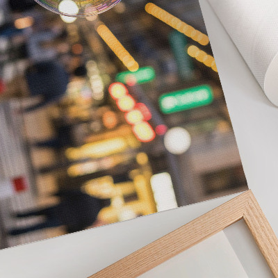 Kunstdruck poster Eine lebhafte Stadtstraße mit einer spiegelnden Blase