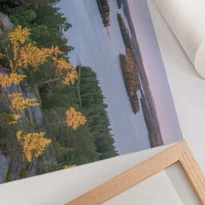 Poster kunstdruck Kiefernwaldinsel, See, pastellfarbener Himmel