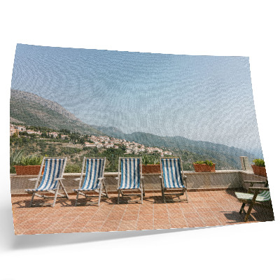 Kunstdruck poster Liegestühle auf der Terrasse mit Blick auf die Berge