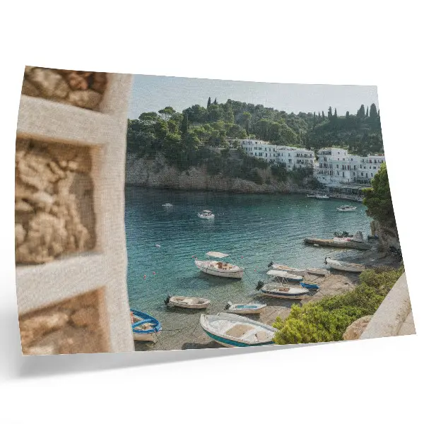 Poster Boote in einer Bucht vor mediterranen Hügeln
