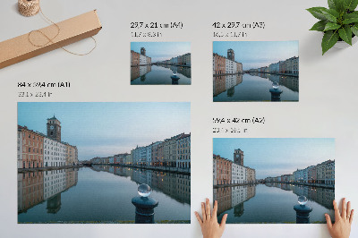 Poster kunstdruck Pastellfarbene Mietshäuser spiegeln sich im Kanalwasser