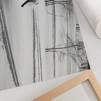 Poster Kunstdruck Snowboarder in Aktion inmitten von Schnee und Bäumen mit starken Kontrasten