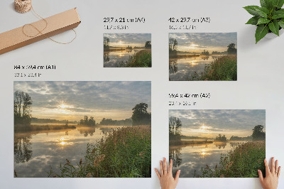 Poster Ein nebliger Morgen am See mit Spiegelungen der Natur